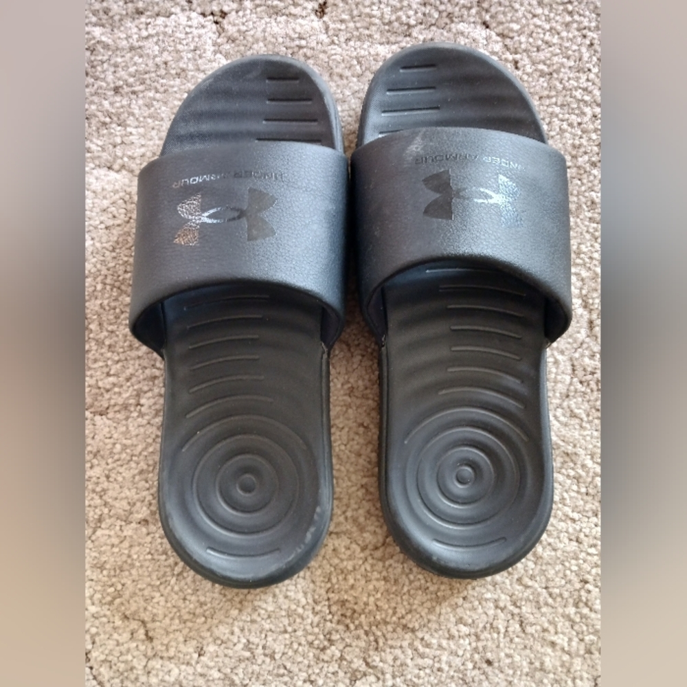 Black Under Armour sandals, size 8. Lots of life left, only worn one season.